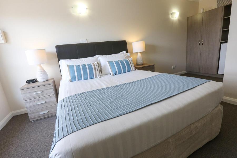 Seven Pines Motor Inn Милдьюра Номер фото