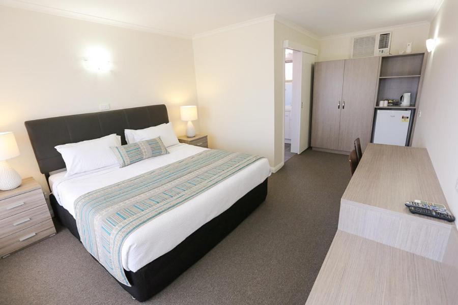 Seven Pines Motor Inn Милдьюра Номер фото